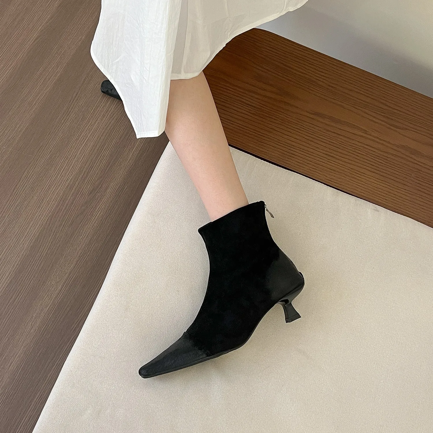 2025  Retro polish! Square head splicing low-heeled short boots women's autumn new kitten and thin boots