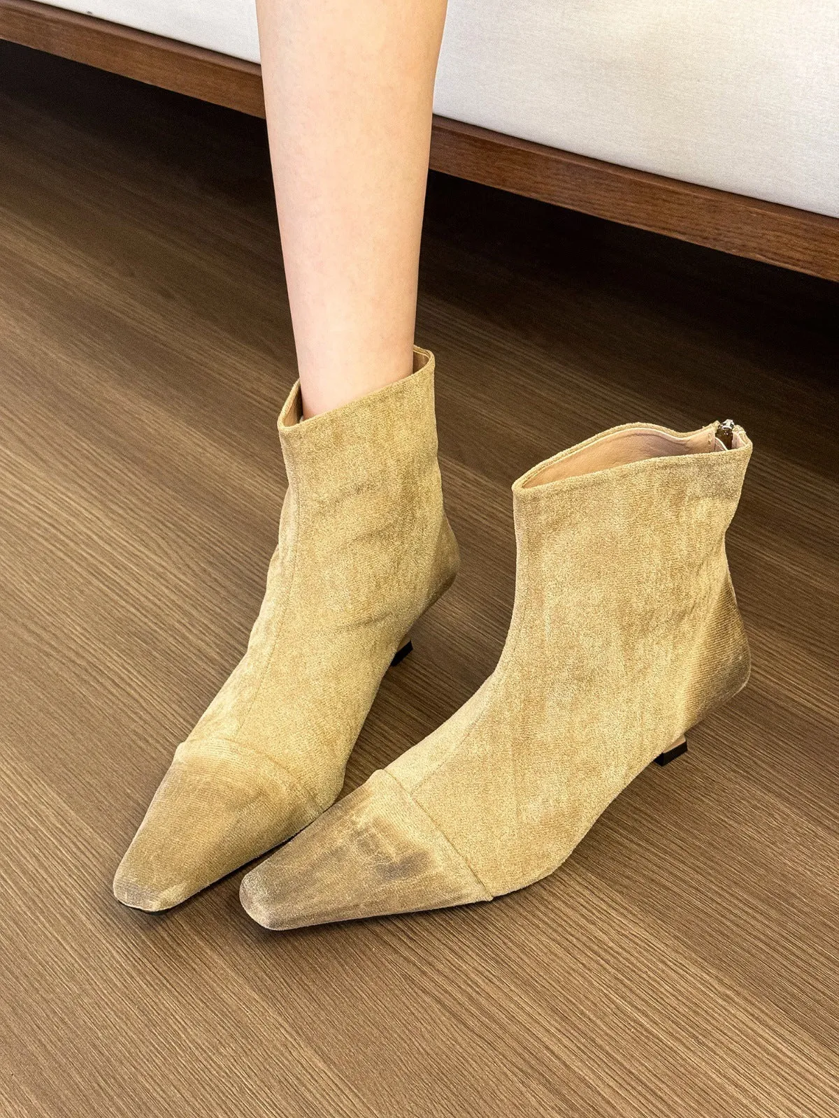 2025  Retro polish! Square head splicing low-heeled short boots women's autumn new kitten and thin boots