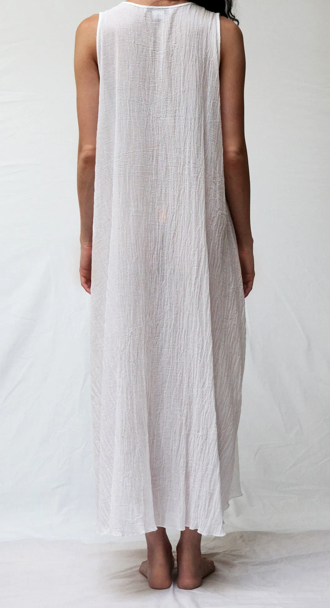 3001 - Long sleeveless gown