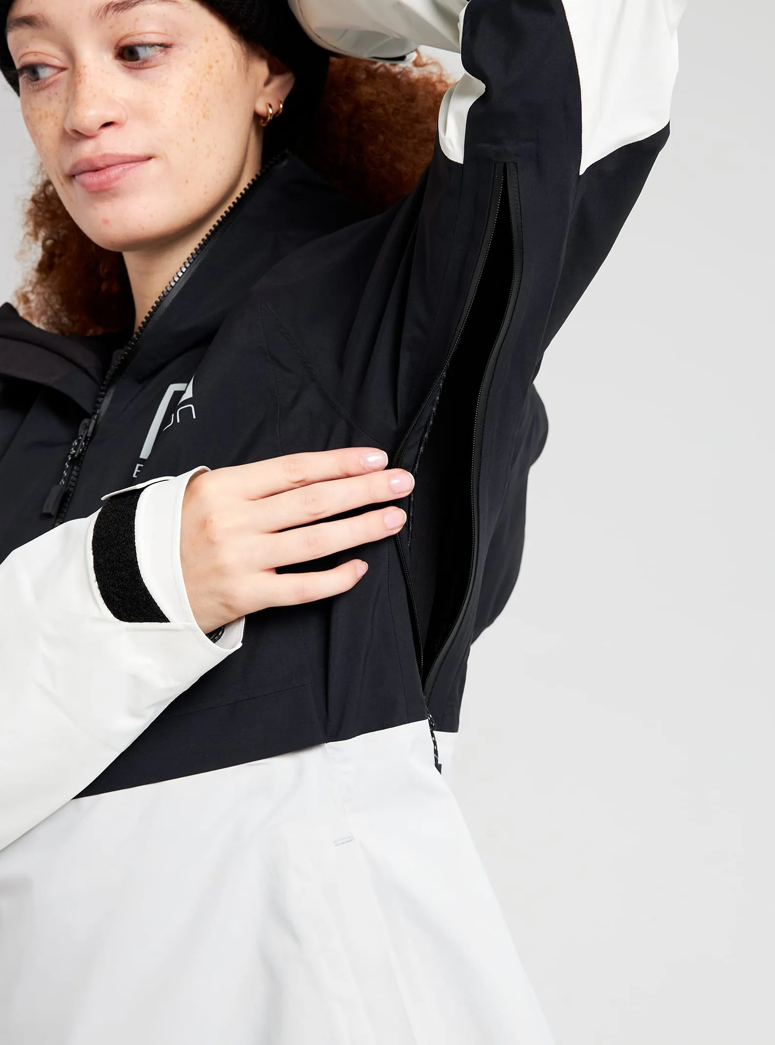 [ak] GORE-TEX 2L Kimmy Anorak 2022
