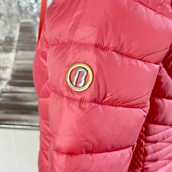 Bernardo Women's EcoPlume Packable Lightweight Chevron Puffer Jacket NWOT - Med