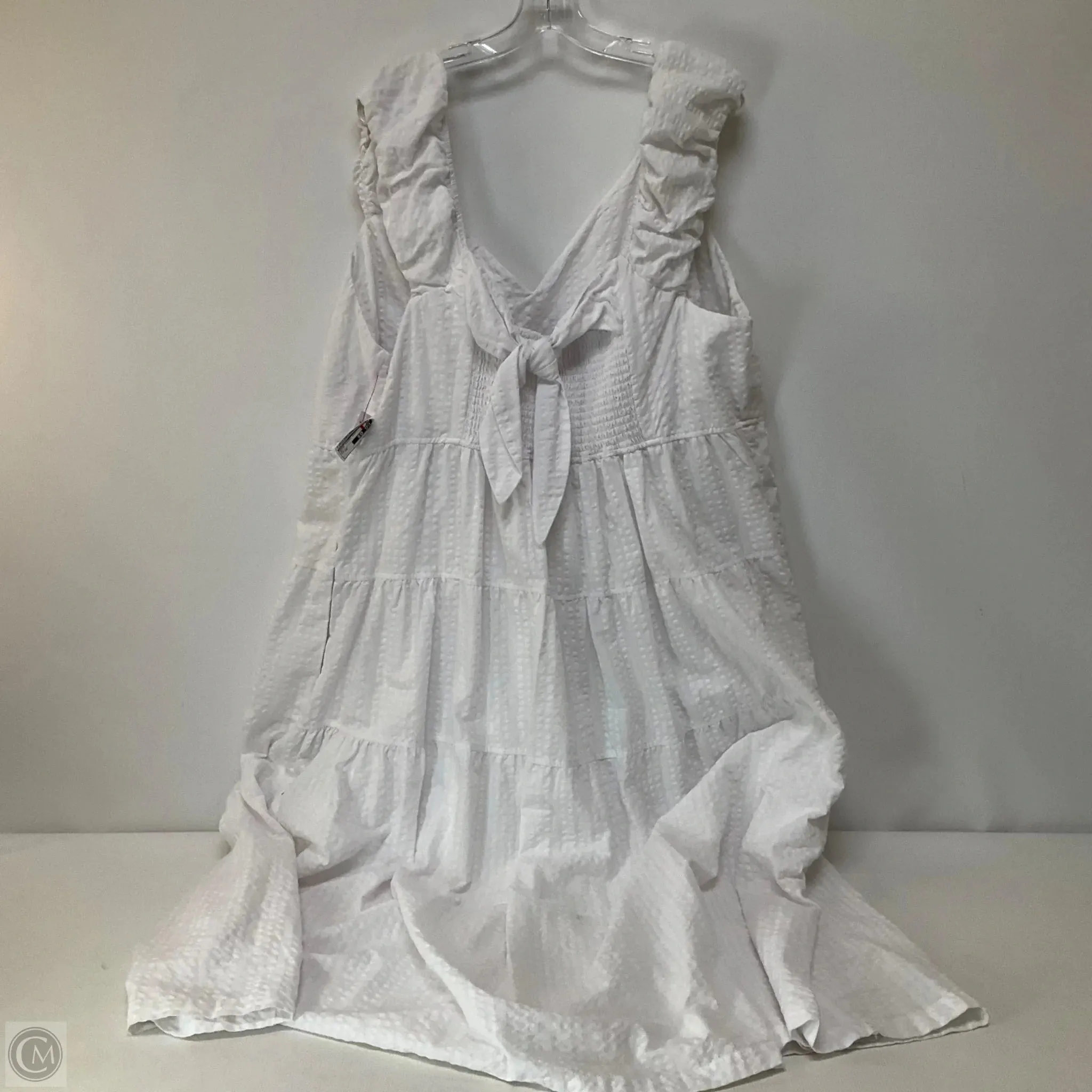 Dress Casual Short By Old Navy In White, Size: 3x