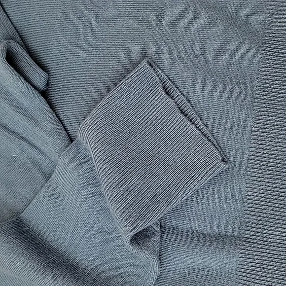 EUC 100% Cashmere Women's Calvin Klein Cozy Warm Round Neck Form Fitting Sweater