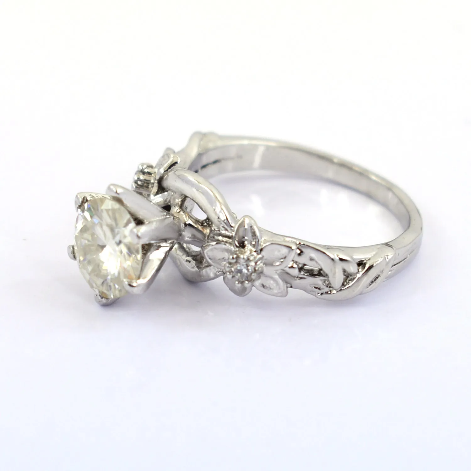 Gorgeous 1.50 Ct Off White Diamond Women's Ring with Accents, New Collection & Great Sparkle ! Ideal For Birthday Gift, Certified Diamond!