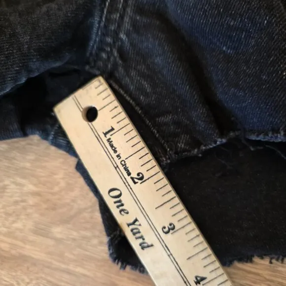 Levis Women's Denim 501 Short High Rise Fitted Raw Hem Black Size 28