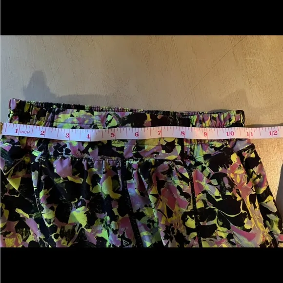 Lululemon rare pattern athletic shorts size 2