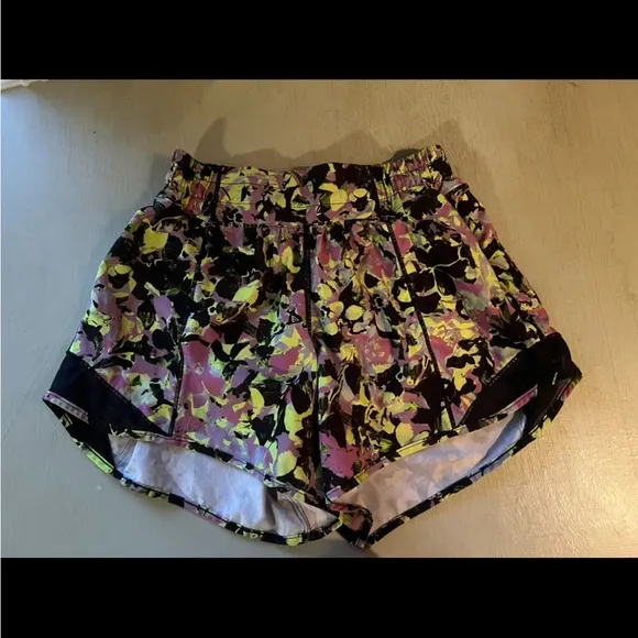 Lululemon rare pattern athletic shorts size 2