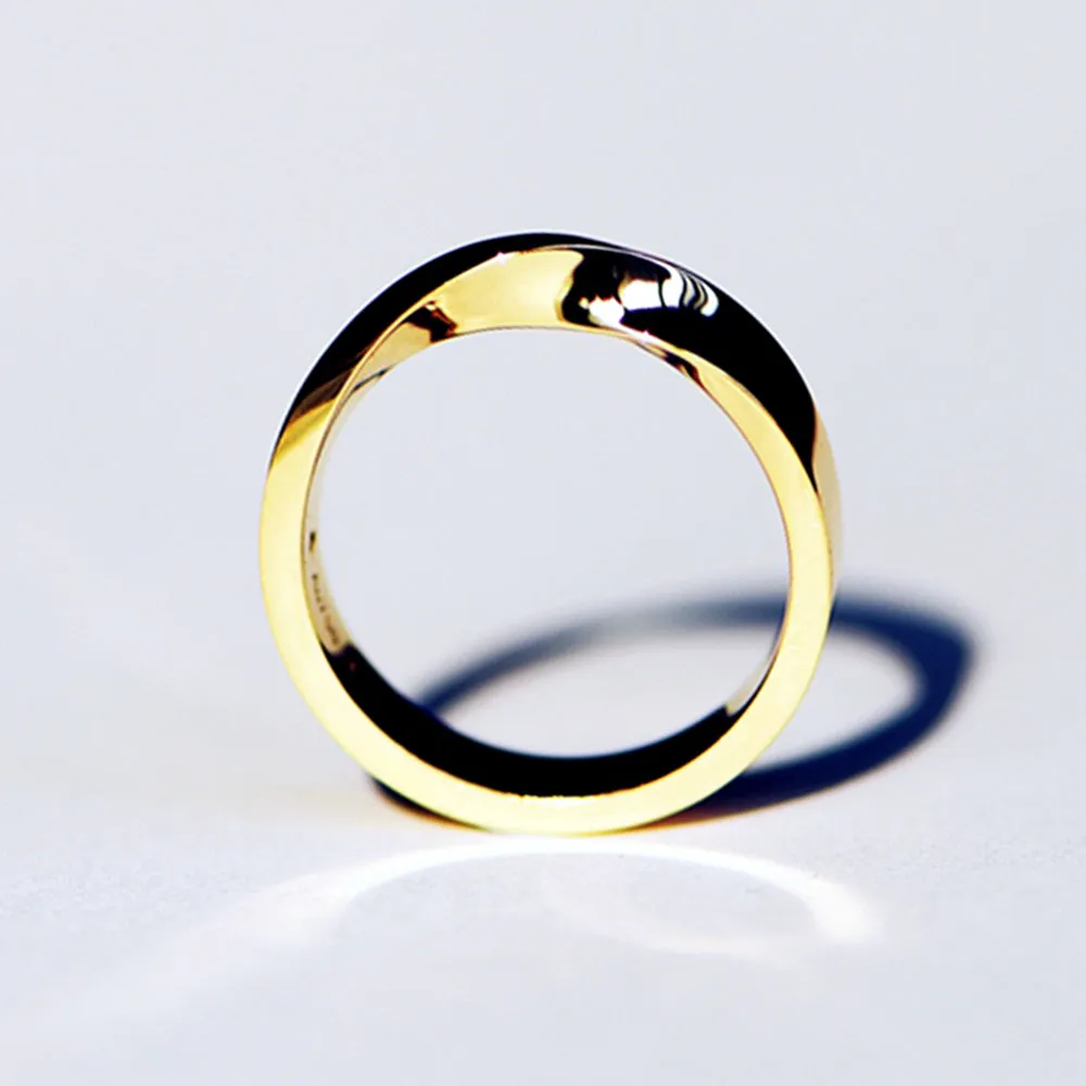 Mobius Strip Style Wedding Ring