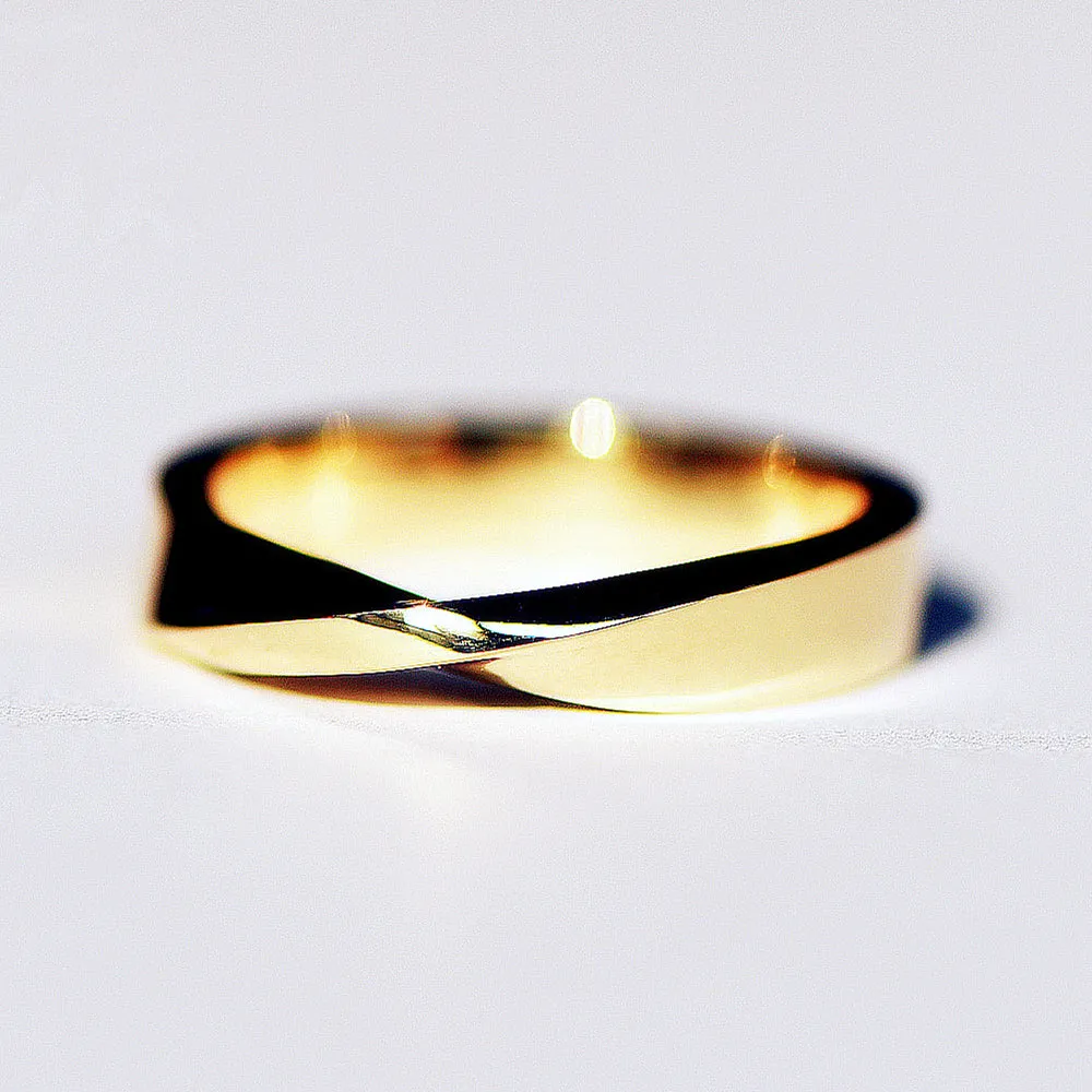Mobius Strip Style Wedding Ring