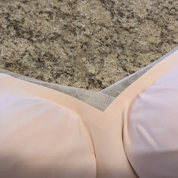 New HONEYLOVE Pink Wireless Crossover Bra: XL 38D/DDE. This cross over is BNWOT!
