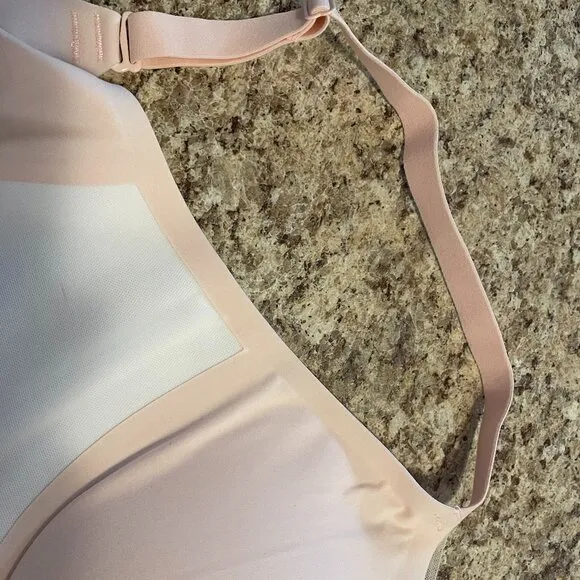 New HONEYLOVE Pink Wireless Crossover Bra: XL 38D/DDE. This cross over is BNWOT!