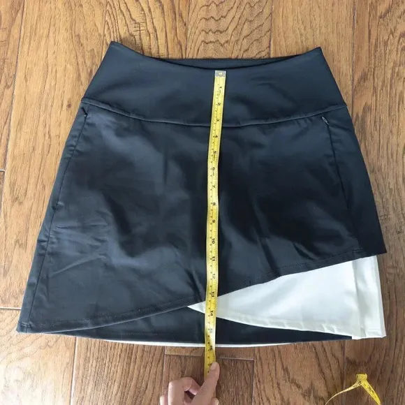 NWOT Kinona Wrap It Up Black and White Golf Skort, Size XS (Stretch)