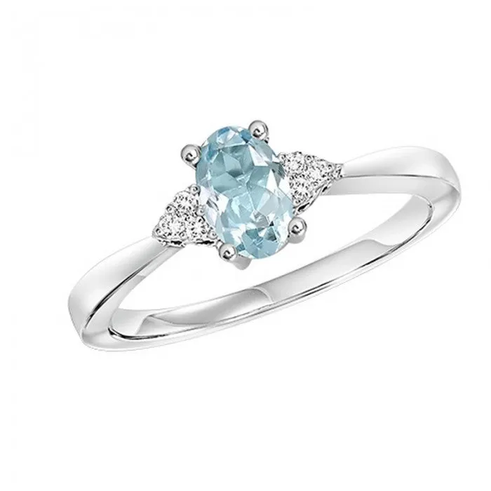 Oval Aquamarine Ring with Side Diamonds