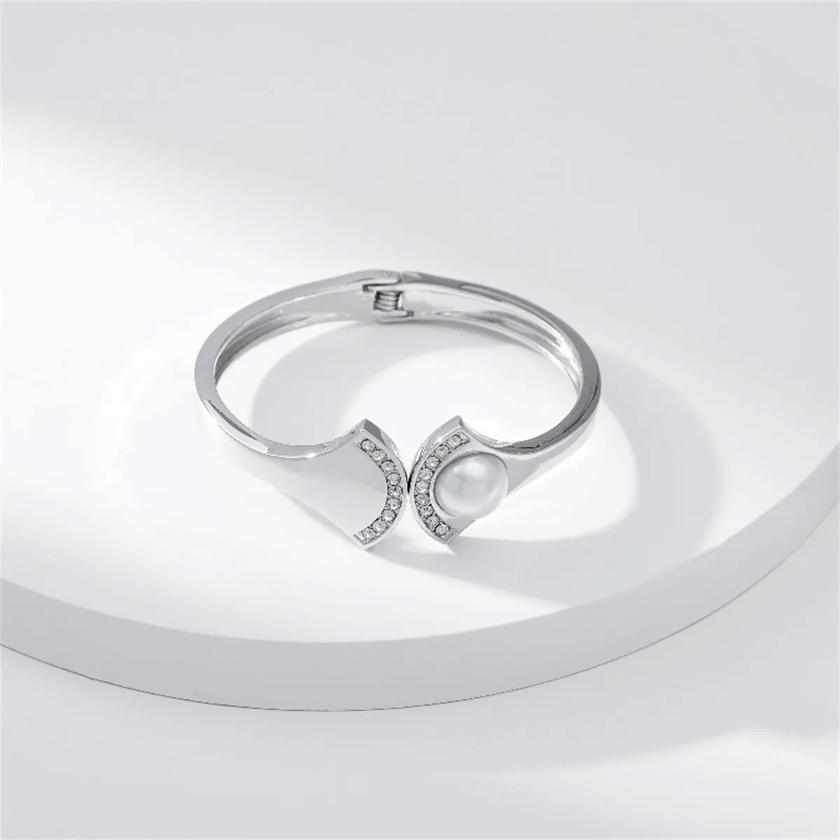 Pearl & Cubic Zirconia Silver-Plated Fan Hinge Bangle