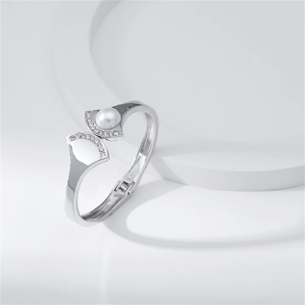 Pearl & Cubic Zirconia Silver-Plated Fan Hinge Bangle