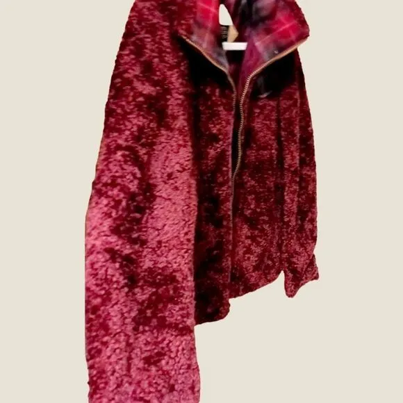 PENDLETON Women's Maroon Heavy Sherpa Jacket.