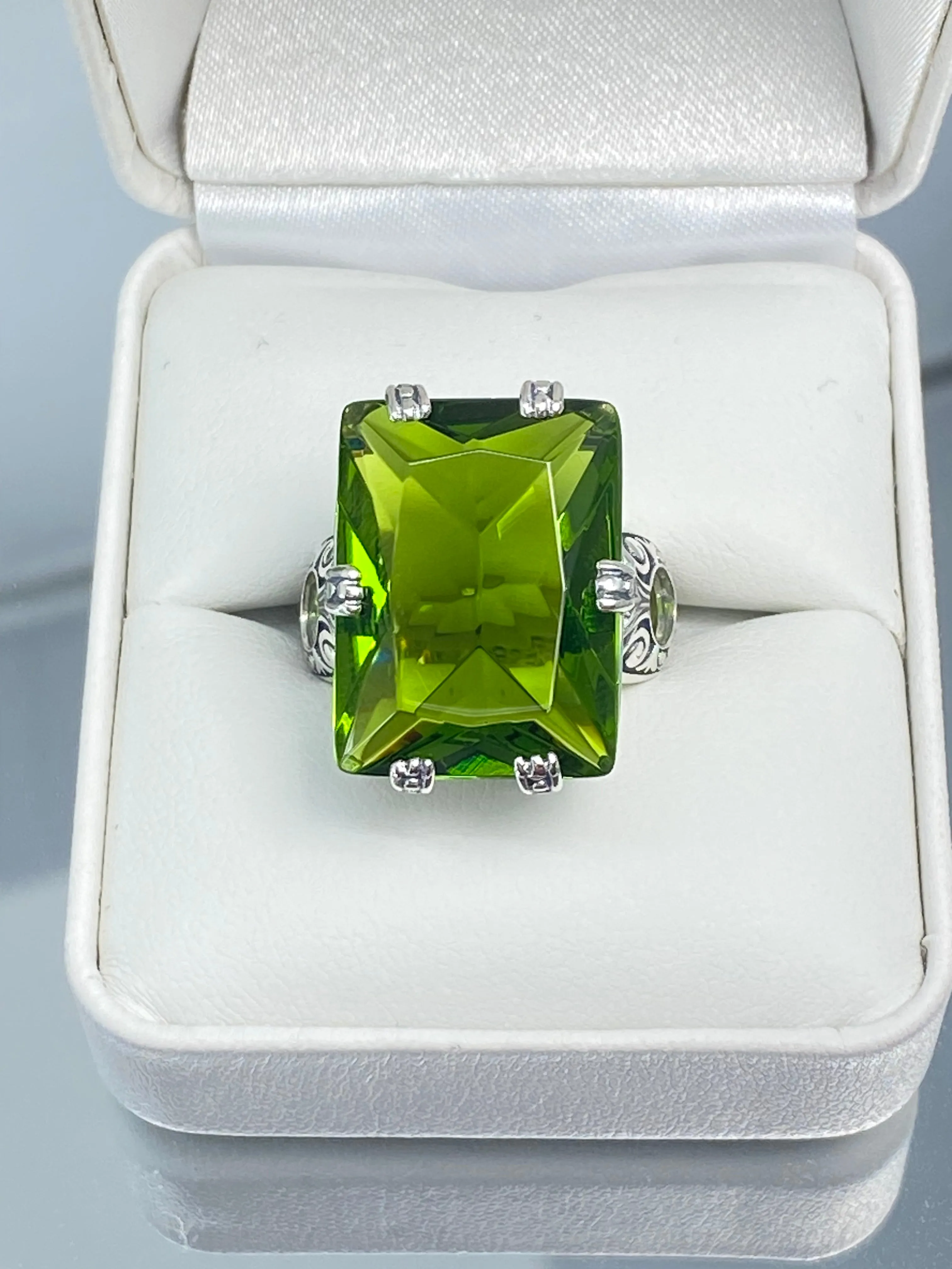 Peridot Ring, 6 Prong Ring, 30ct Art Deco Ring, Vintage Jewelry #D104