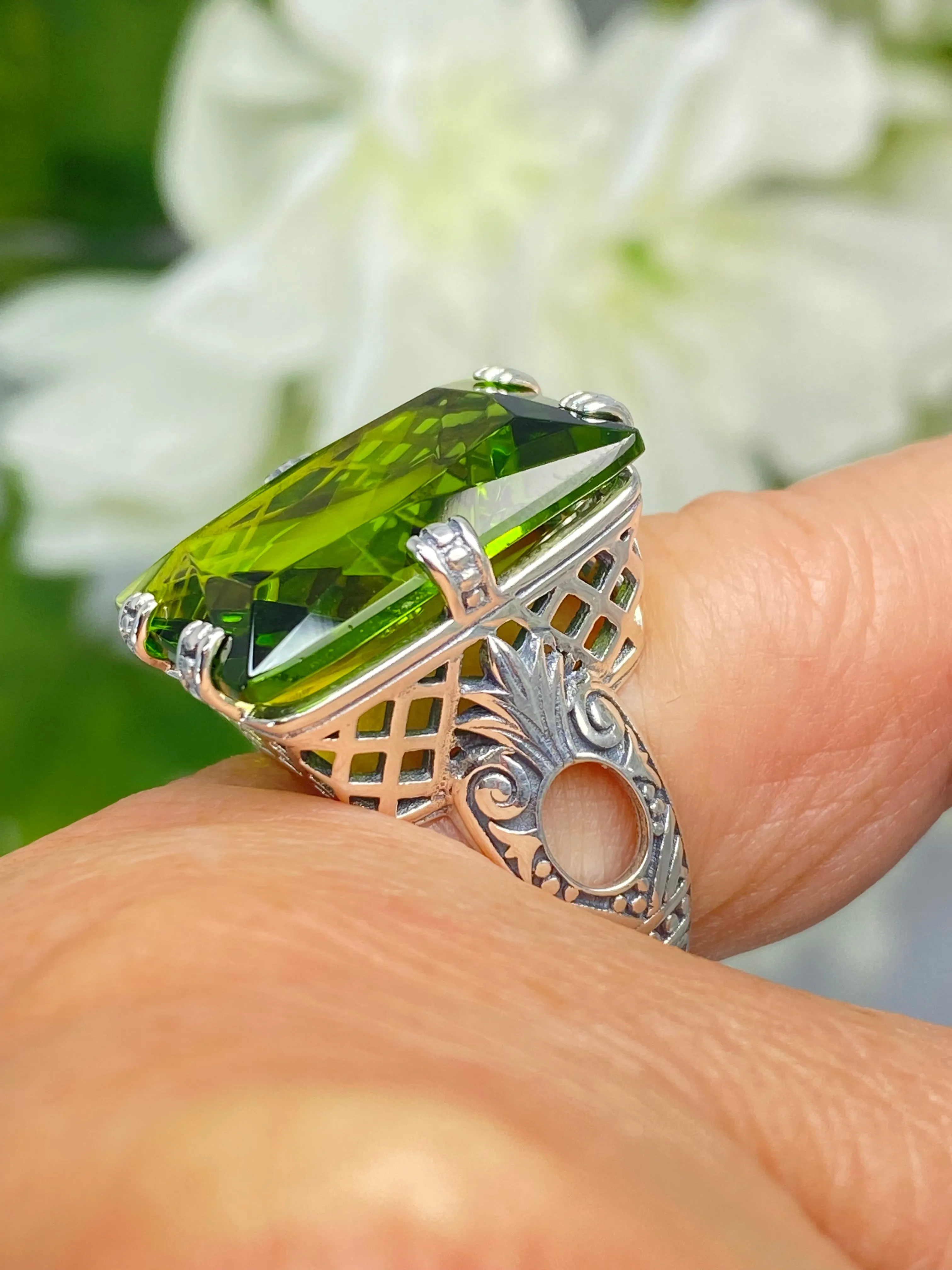 Peridot Ring, 6 Prong Ring, 30ct Art Deco Ring, Vintage Jewelry #D104
