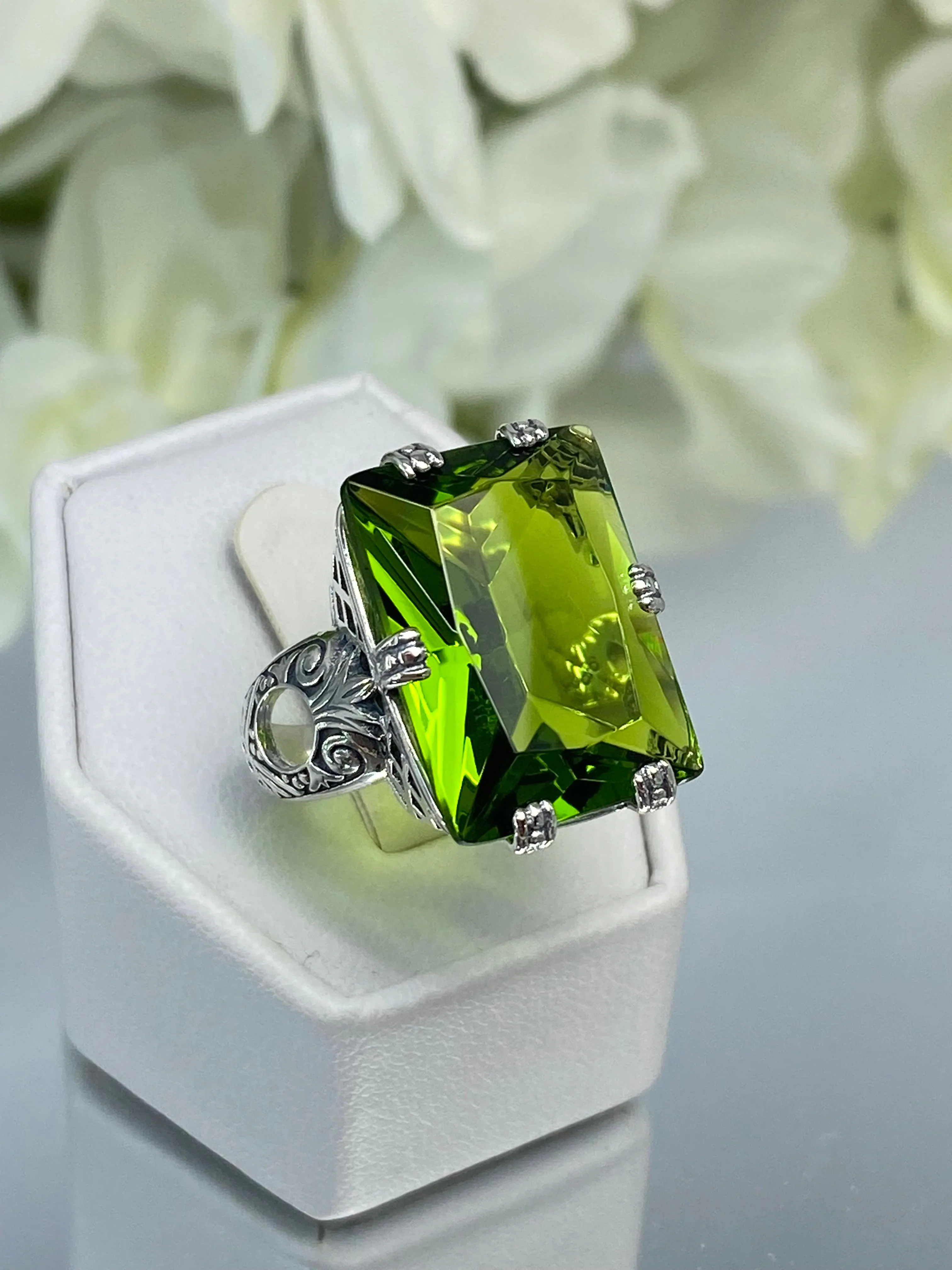 Peridot Ring, 6 Prong Ring, 30ct Art Deco Ring, Vintage Jewelry #D104