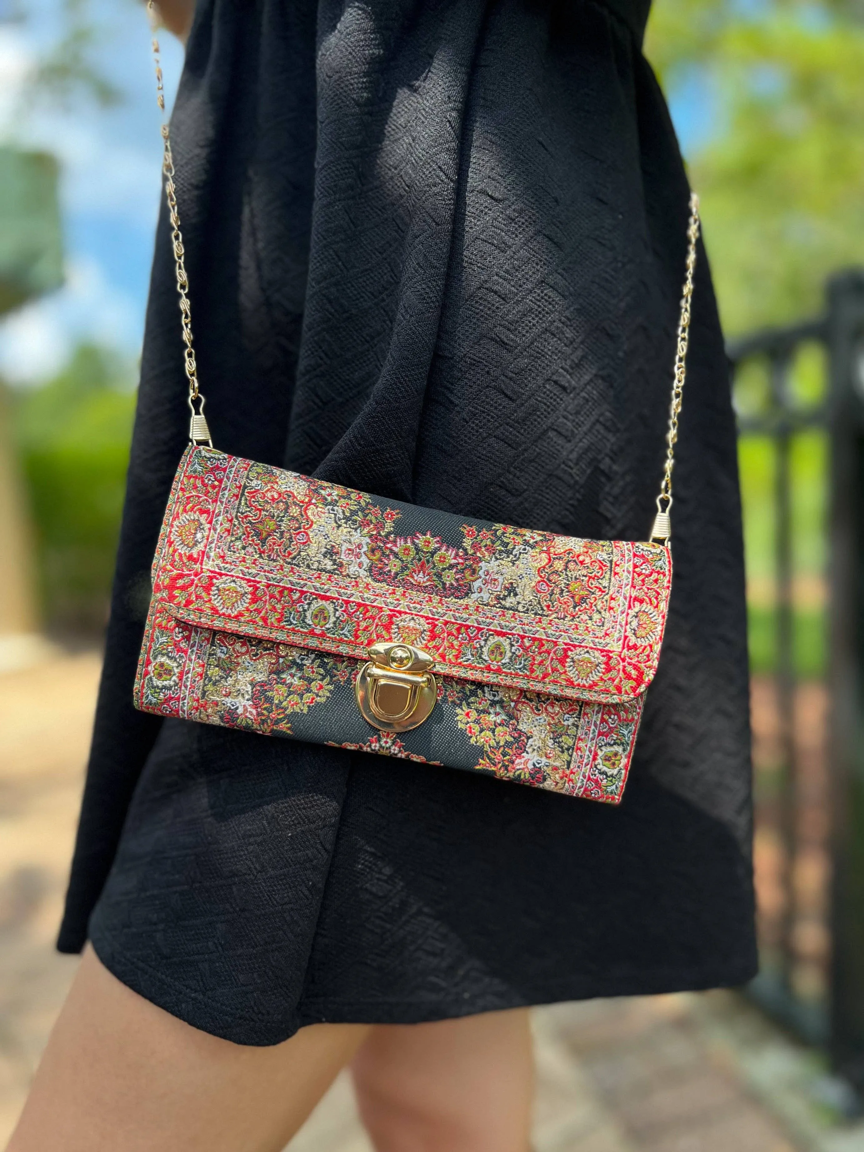 RUGCBAG-003 - Crossbody Bag with Chain Strap