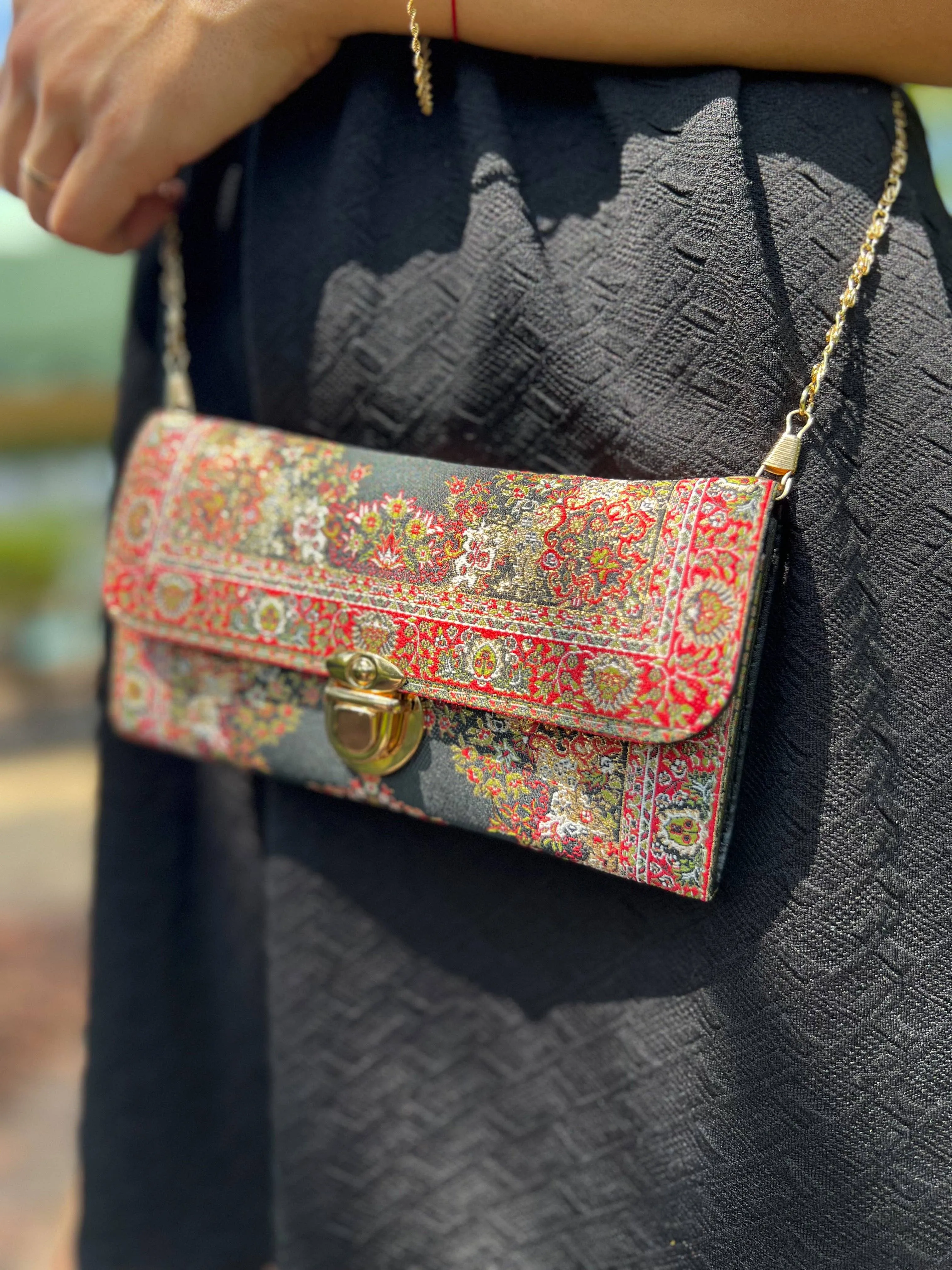 RUGCBAG-003 - Crossbody Bag with Chain Strap