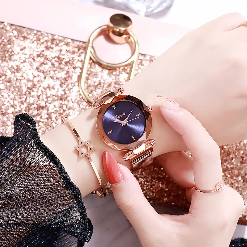 Simple Dial Quartz Women's Watch