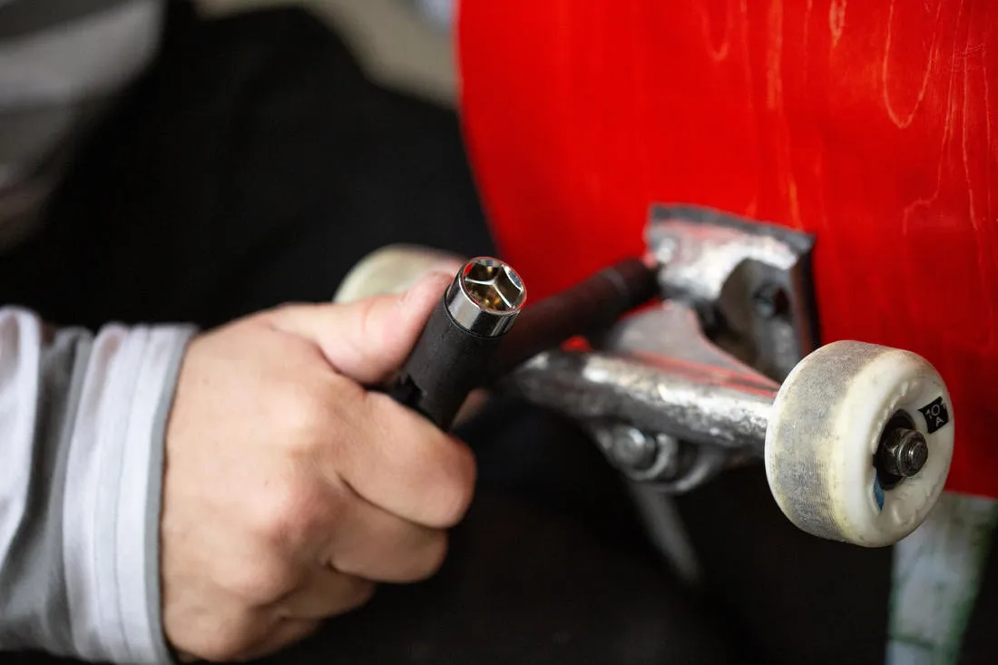 Skateboarding and Longboarding Tool TT100