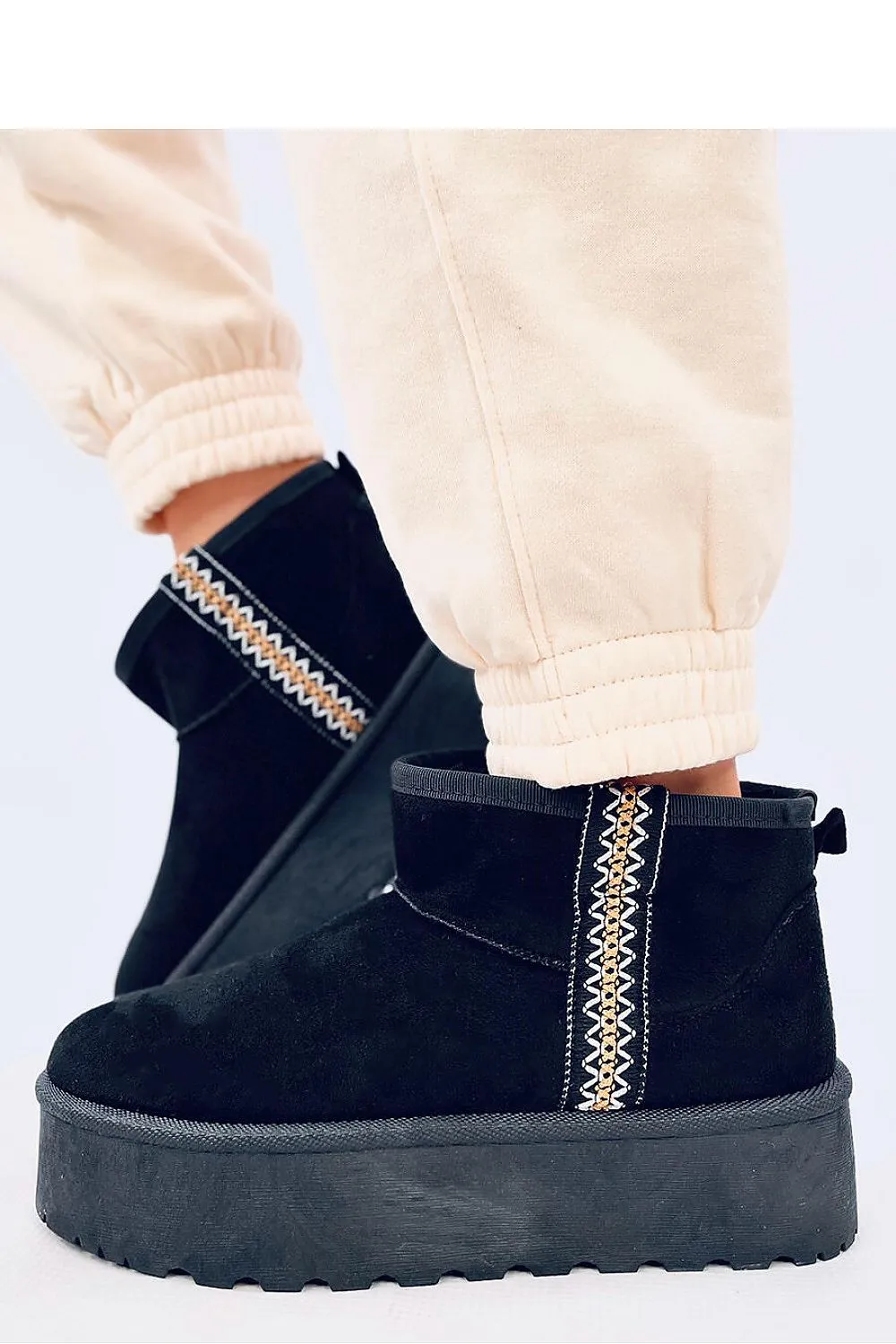 Snow boots