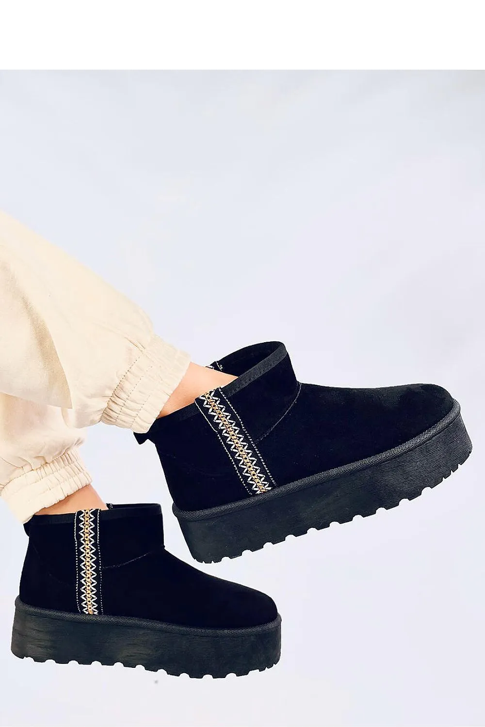 Snow boots