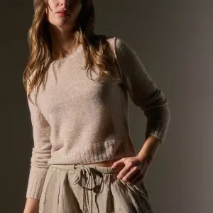 Soft Featherweight Cashmere Cropped Sweater - Light Beige
