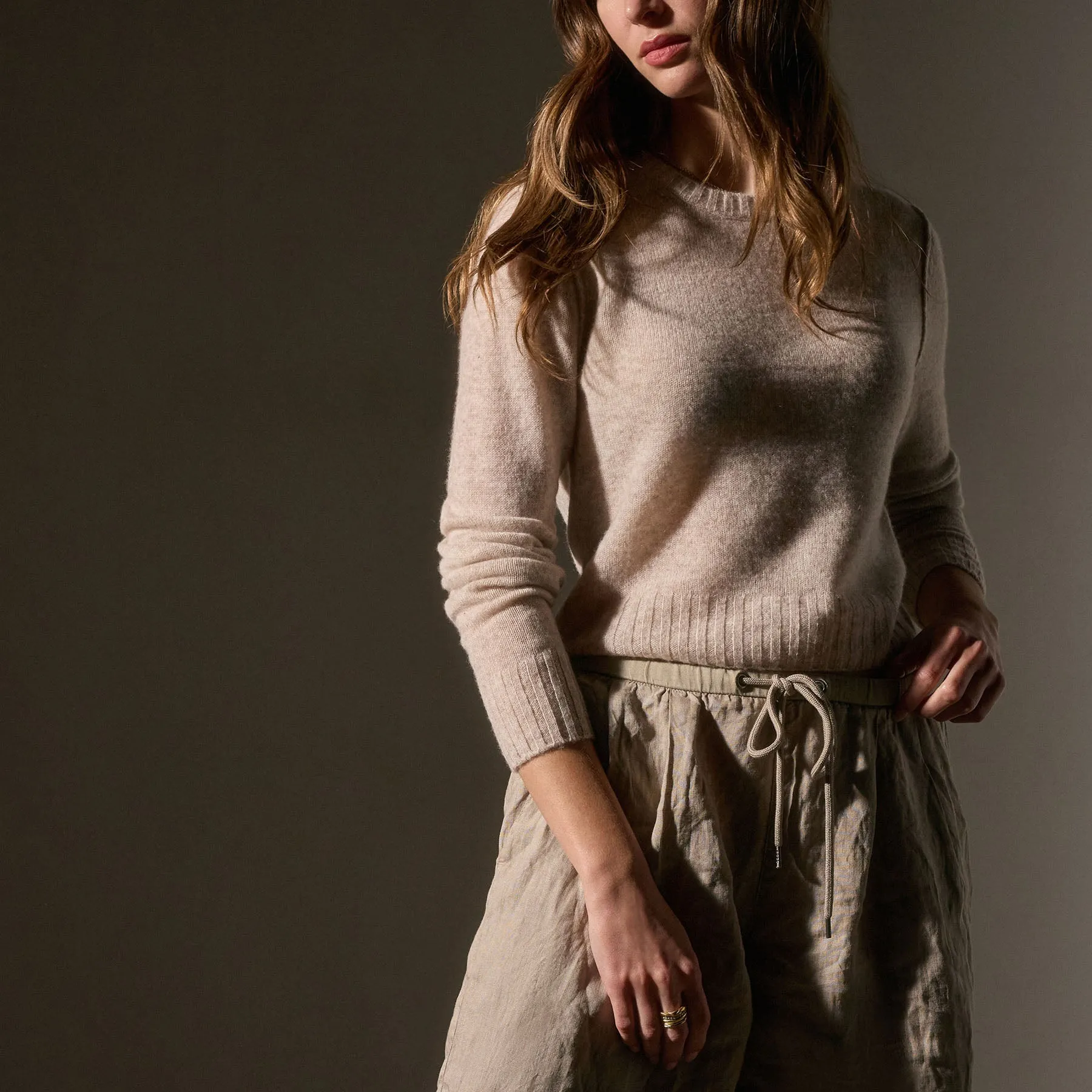 Soft Featherweight Cashmere Cropped Sweater - Light Beige