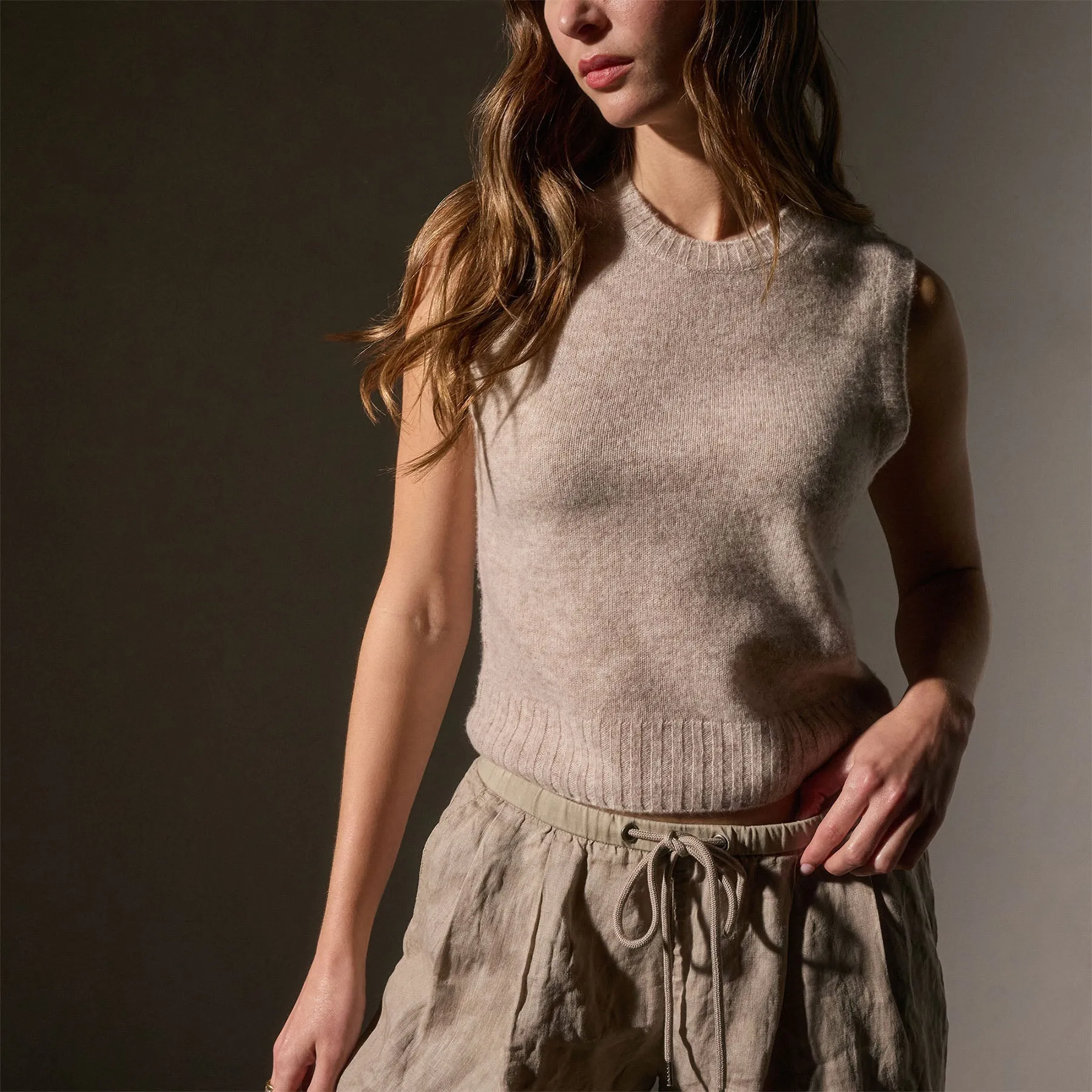 Soft Featherweight Cashmere Vest - Light Beige