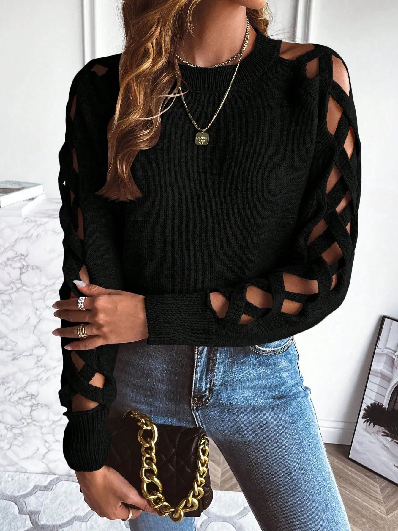 Thalia® | Simple black long sleeve shirt