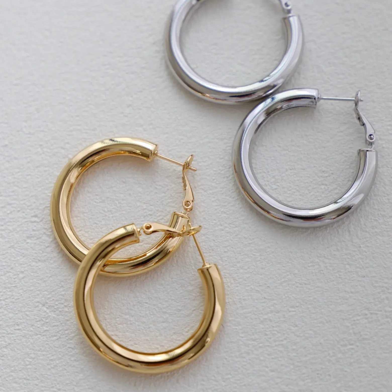 The Agnes Thick Hoop Earrings - Large