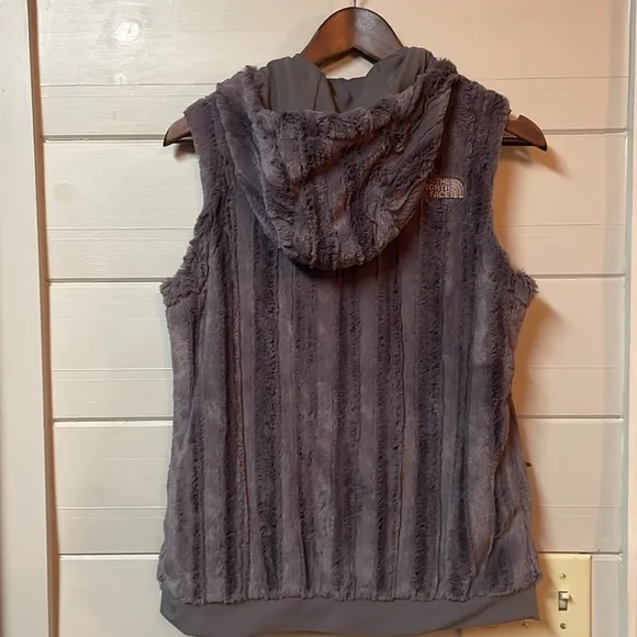 The North Face Women's Faux Furry Zip Up Hooded Vest Size S.