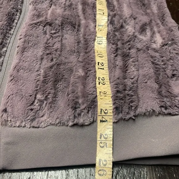 The North Face Women's Faux Furry Zip Up Hooded Vest Size S.