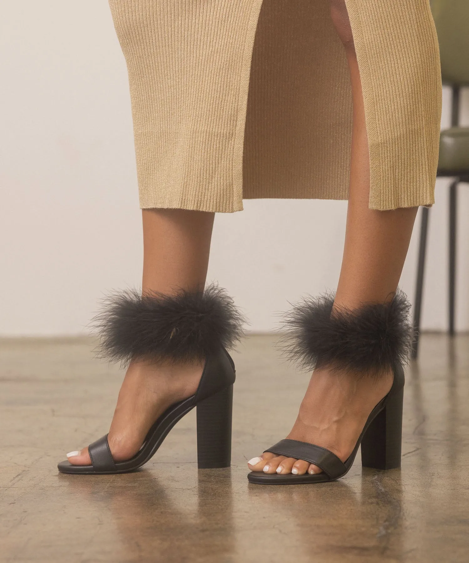 The Sasha | Black Feathered ankle block heel