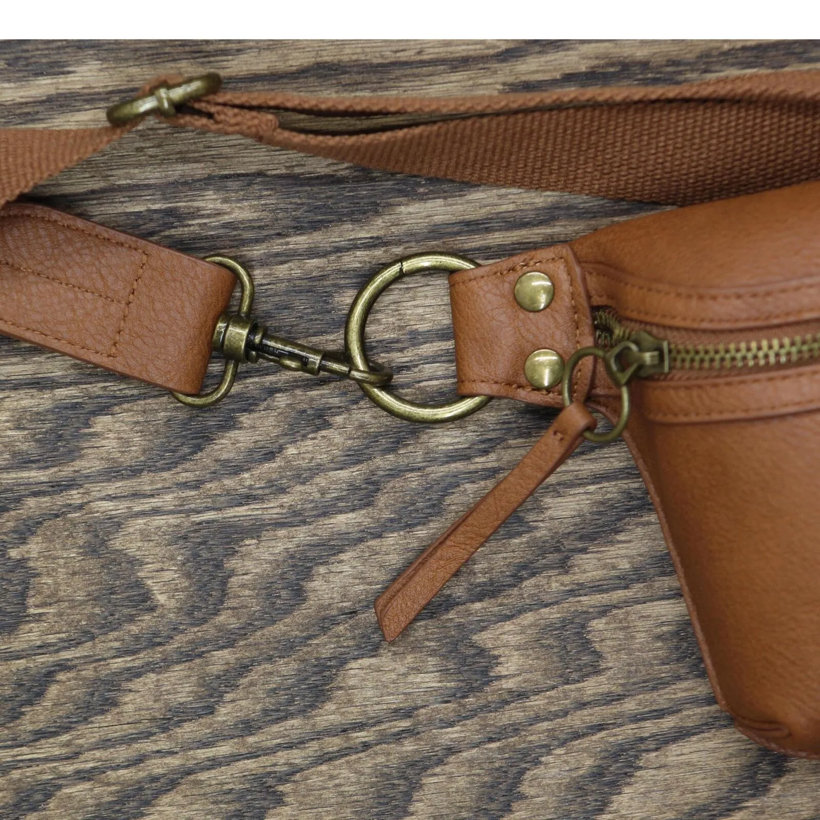 Universal Thread Women's Faux Leather Belt Bag VT86822